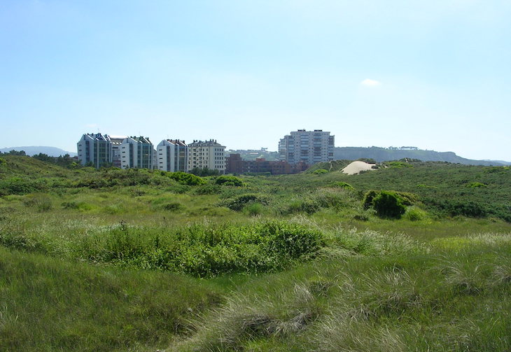 Asturias. Queda paralizada de momento mas construcciones en las dunas del Espartal en Castrillón