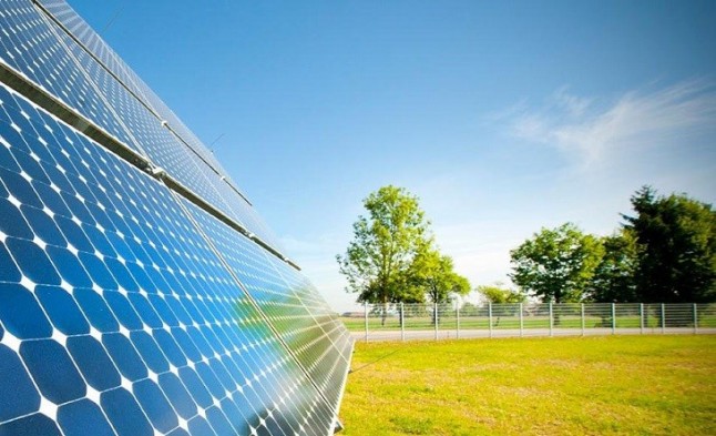 El Gobierno defiende el maltrato a las energías renovables de los PGE