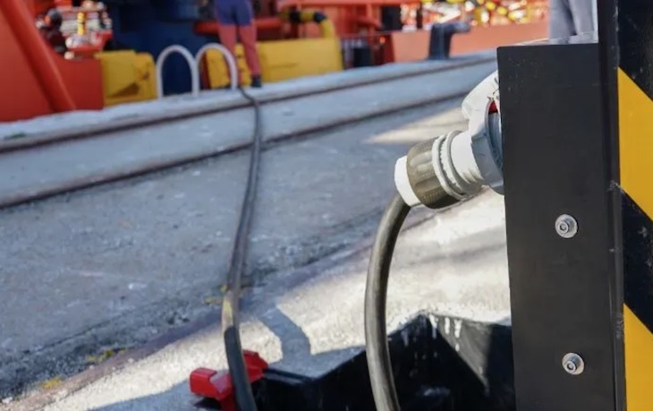 El Port Tarragona prueba un innovador sistema de conexión eléctrica a barco