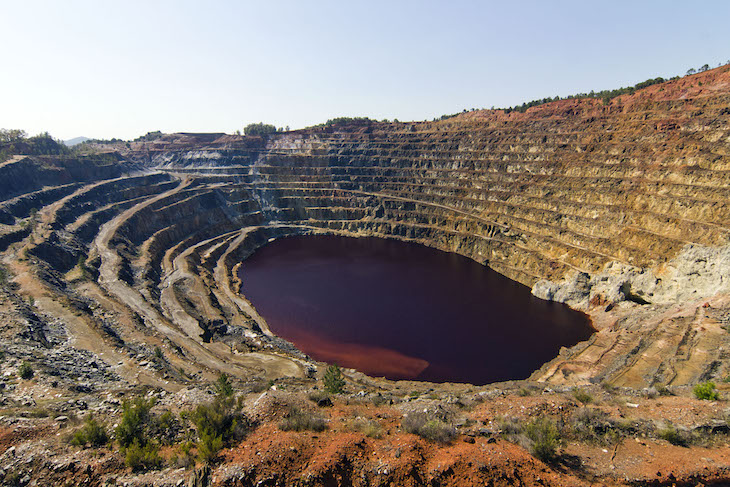 La compañía minera que opera Riotinto ‘juega sucio’