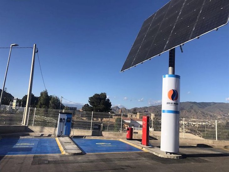 Huércal de Almería instala la primera electrogasolinera de Andalucía que se abastece con energía solar