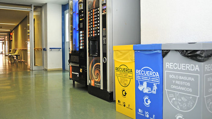 Hospital de Valme extiende la recogida selectiva de envases ligeros al área de hospitalización
