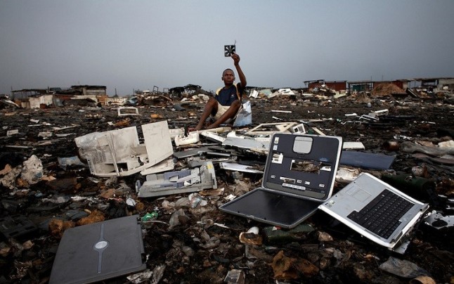 El Certamen de Fotografía Solidaria de Jaén premia una serie tomada en un vertedero electrónico en Ghana