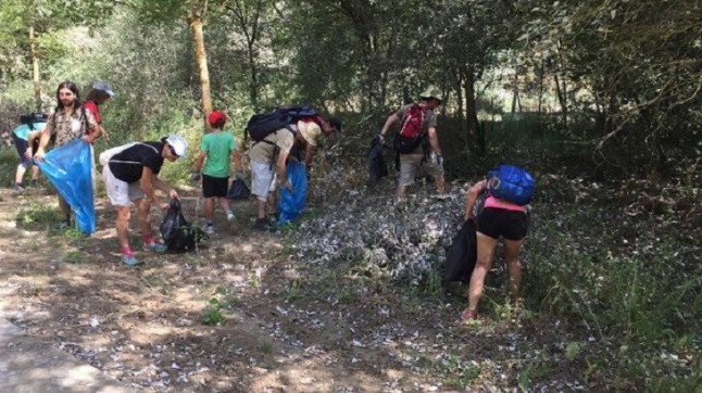 Cerca de 600 voluntarios extremeños limpian de basuraleza 29 espacios naturales de la región
