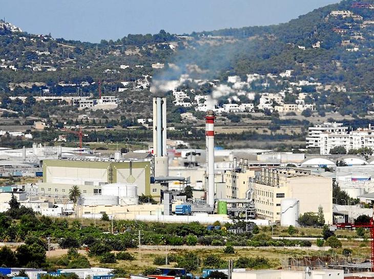 Exigen la eliminación del fuel en las centrales de Ibiza y Mahón