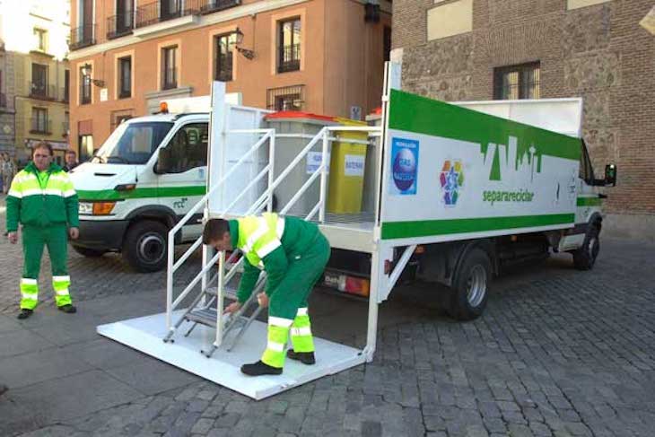 Madrid reabre los puntos limpios móviles en los 21 distritos de la ciudad