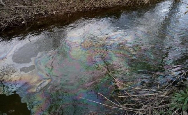 Vertido de gasoil al arroyo Errekabarri