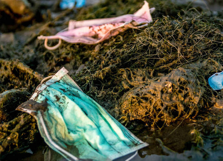 Campaña para desprenderse correctamente de sus mascarillas usadas