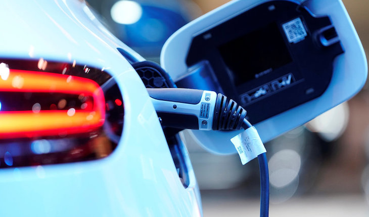 La venta de vehículos eléctricos se duplica en abril respecto al año pasado