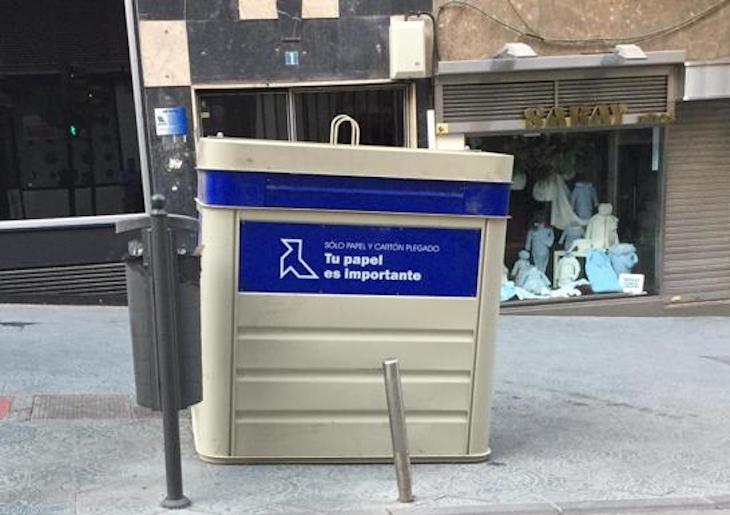 Jaén implementa nuevos contenedores de recogida de papel y cartón