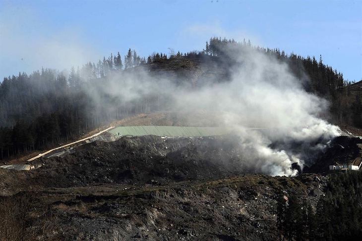 Pablo Iglesias ‘pone la lupa’ en los incendios en vertederos