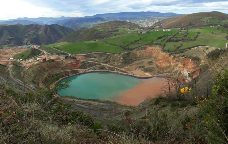 El oro sigue deslumbrando al Principado de Asturias que no escucha a los vecinos afectados de Valdes