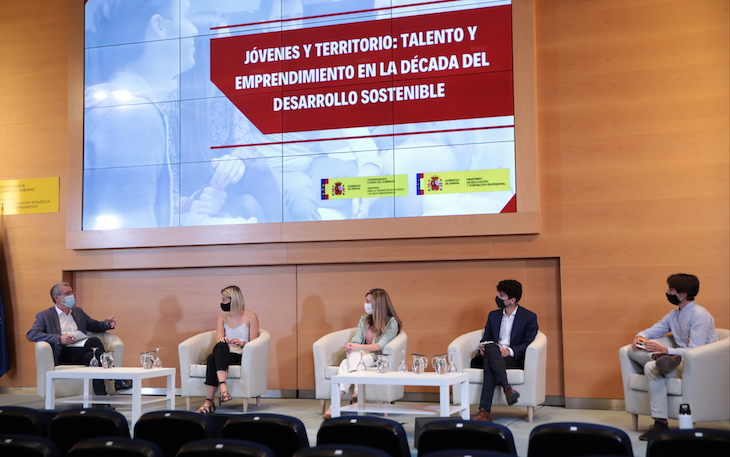 España quiere convertir el medio rural “en un espacio de emprendimiento y formación para los jóvenes”