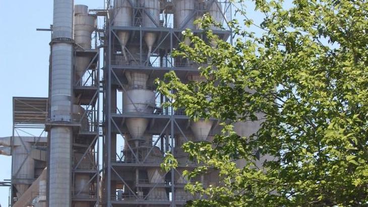 Flacema defiende la mejora ambiental de proyectos de combustibles alternativos en fábrica de cemento de Alcalá (Sevilla)