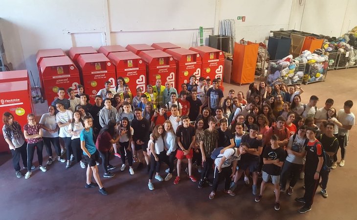 Cáritas paraliza en Jaén la recogida de los contenedores de ropa usada