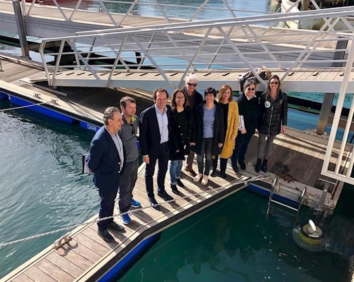 Baleares. Implementan tres papeleras marinas para la recogida de residuos contaminantes en el puerto de Ciutadella