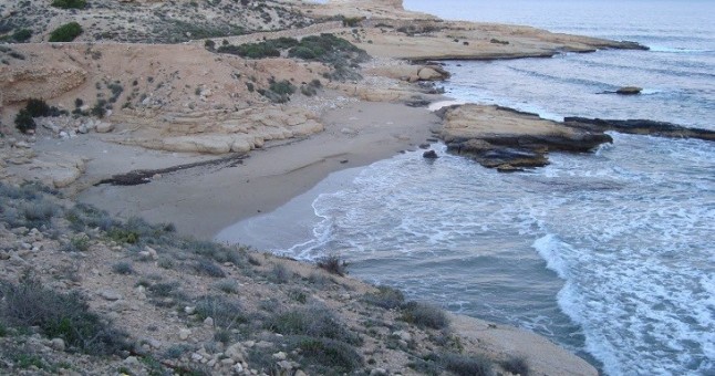 Polémica por el proyecto de aparcamiento en la playa de Genoveses
