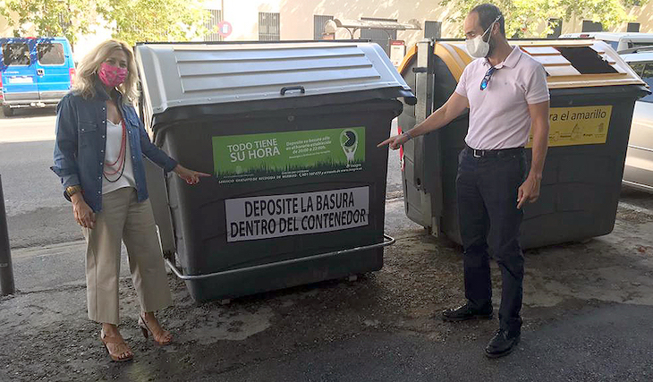 Granada ‘caos’ por residuos sin contenerizar y muebles en vía pública