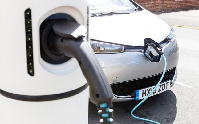 El RACE considera inaceptables las medidas del Gobierno para implementar el coche eléctrico