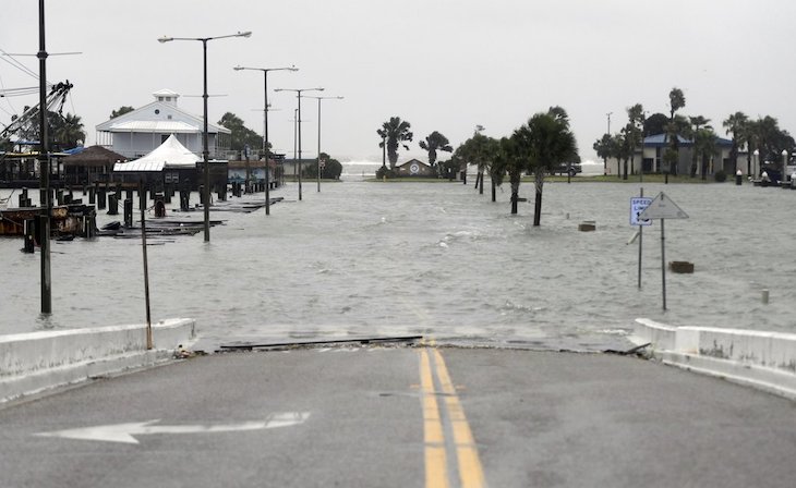 Trump declara el estado de emergencia en Texas por el impacto del huracán Hanna