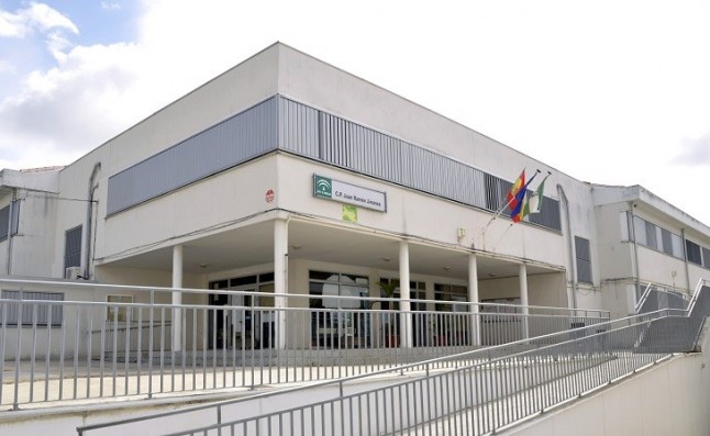 Ayuntamiento de Tomares saca a licitación un sistema bioclimático para refrigerar el CEIP Juan Ramón Jiménez