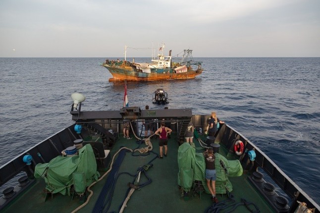 Barco de Sea Shepherd evita que un arrastrero ilegal huya de la justicia en Liberia