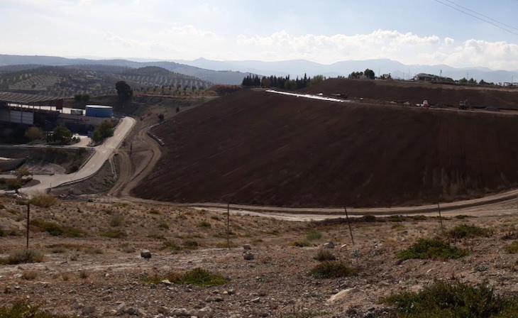 La Junta sella el vertedero de El Portichuelo en Baena (Córdoba) y restaura la zona con casi 200 árboles