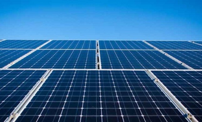 La Diputación de Badajoz plantea la implantación de energía solar en depuradoras y potabilizadoras de agua
