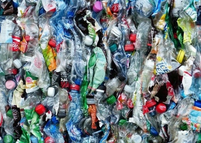 Europa crea una alianza con entidades privadas para impulsar el mercado europeo de plásticos reciclados
