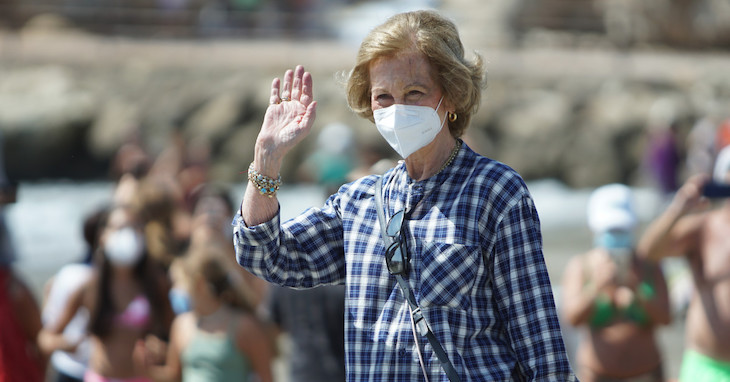 La Reina Sofía repite hoy como Héroe Libera en la campaña contra la basuraleza 1m2 por las playas y los mares