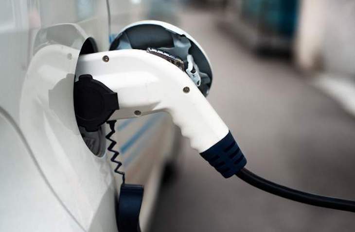 El Ayuntamiento de Zaragoza se ‘implica’ con el taxi eléctrico