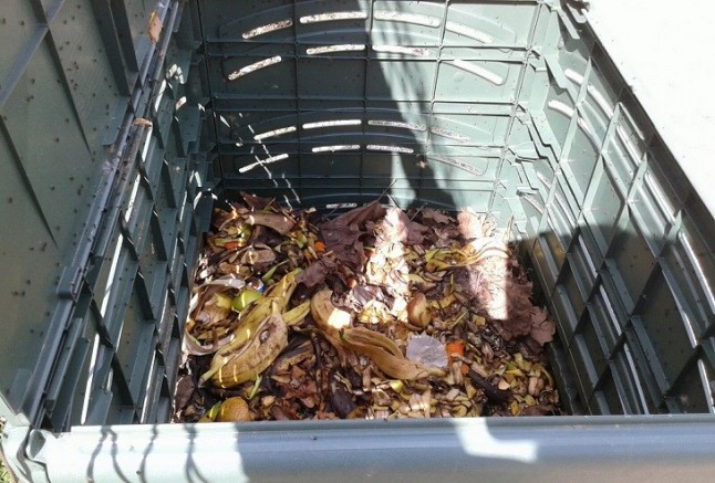 Sogama entrega medio centenar de compostadores en los concellos de Rodeiro y O Grove