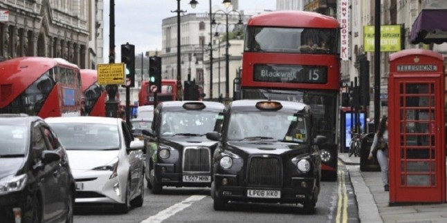 Entra en vigor esta medianoche la tasa para entrar en el centro de Londres con coches contaminantes