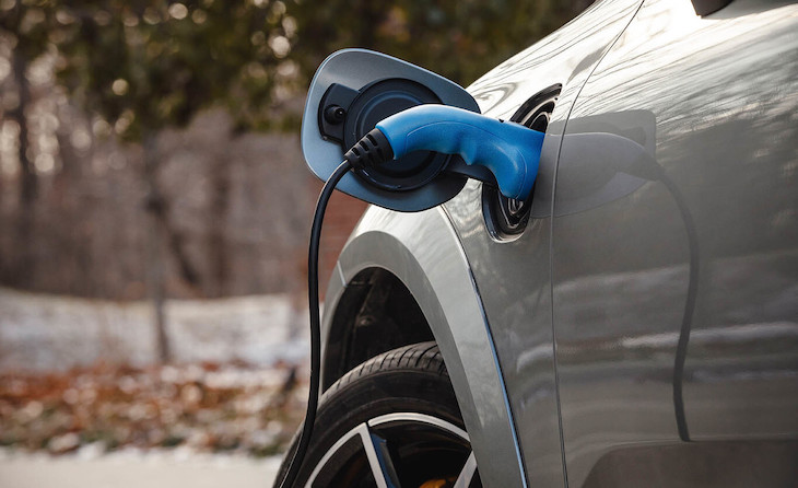 Reino Unido dejará de vender coches de combustión en 2030