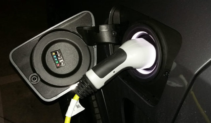 España sustituirá unos 6.000 coches oficiales contaminantes por ecológicos