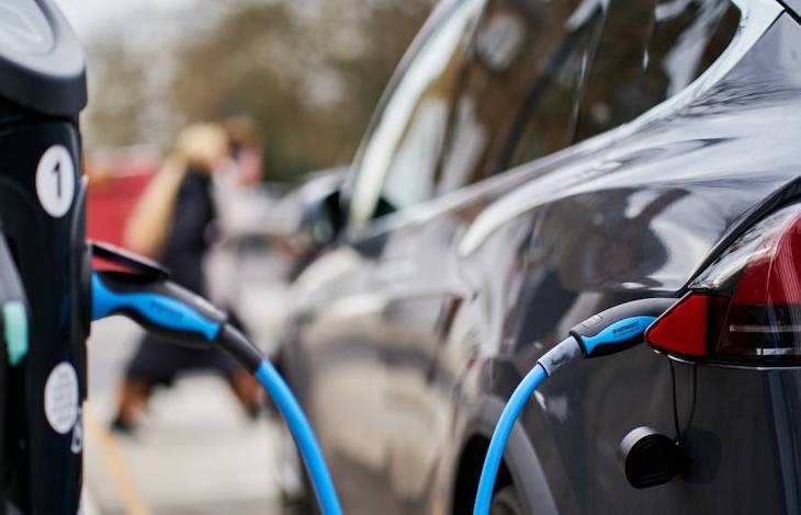 Un coche eléctrico ahorra como mínimo 9.000 euros