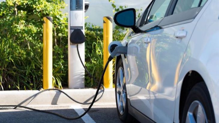 Todo lo que debes saber sobre solicitar ayudas para comprar un coche eléctrico