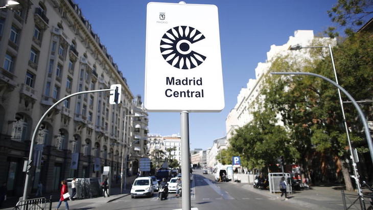 Vox ‘adora’ las emisiones de los coches en Madrid