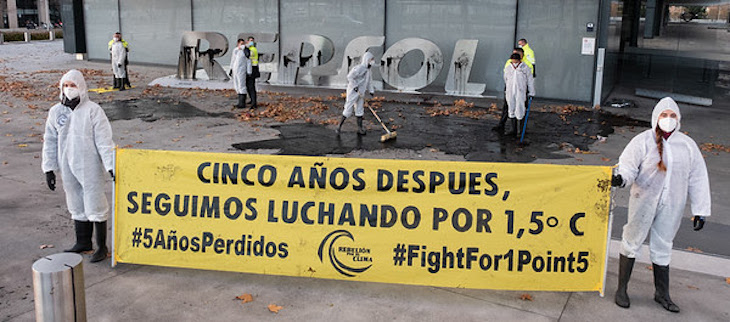 Este viernes 28 arranca el juicio contra nueve activistas del clima que denunciaron la negligencia climática de Repsol