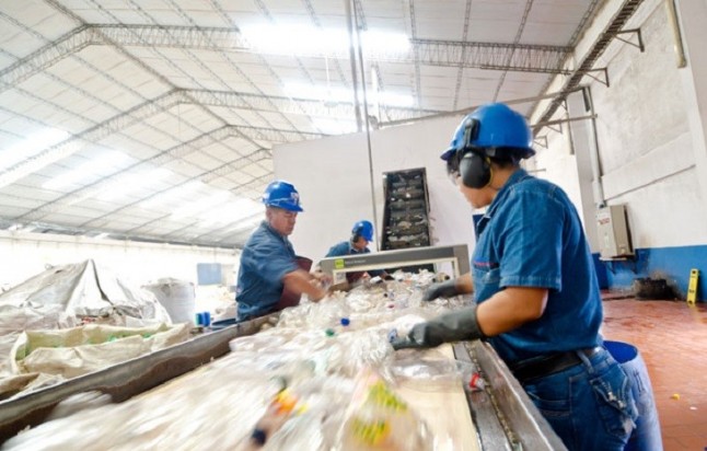 Una campaña de FER y CTRAA orientará a los talleres sobre la mejor gestión de sus residuos