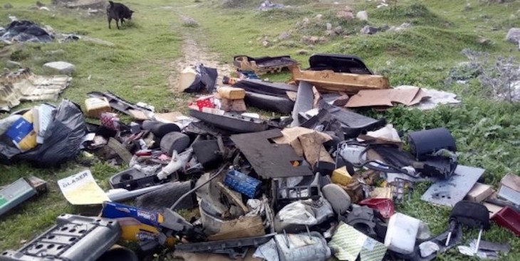 Dos vertederos ‘ilegales’ de electrodomésticos en Arahal (Sevilla)