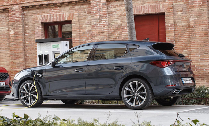 Las ventas de coches eléctricos se triplican en marzo pero acumulan una caída del 8