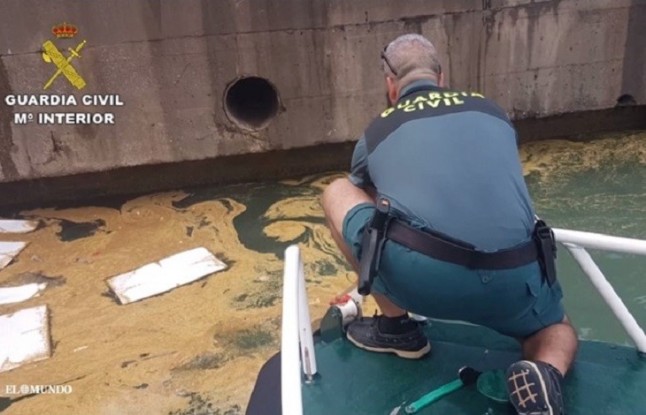 La Guardia Civil investiga a docenas de implicados en la contaminación marítima