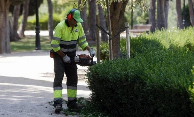 Las adjudicatarias de Parques y Jardines de Sevilla utilizarán por primera vez maquinaria y productos sostenibles