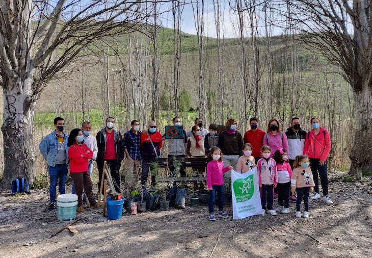 Nueva plantación de árboles en Baena en el cerro Minguillar