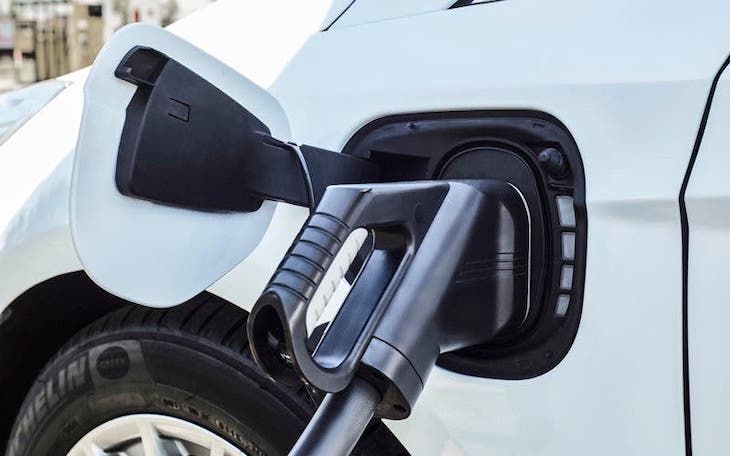 Movilidad eléctrica. Polémica a cuenta de los subsidios a híbridos enchufables