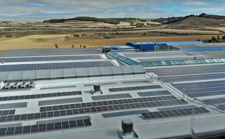 Grupo Antolin instala paneles fotovoltaicos en su sede