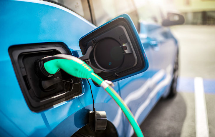 El parque de coches eléctricos crecerá un 40% este año