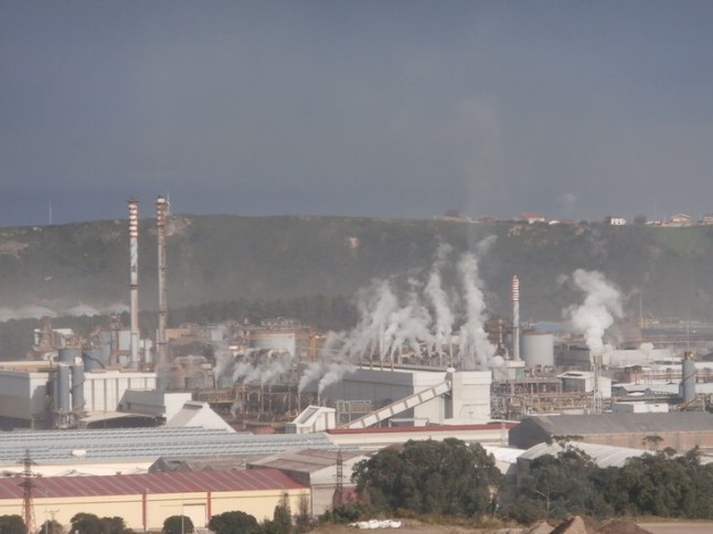 Hasta diluviando se disparo ayer domingo el azufre un 750% en Avilés
