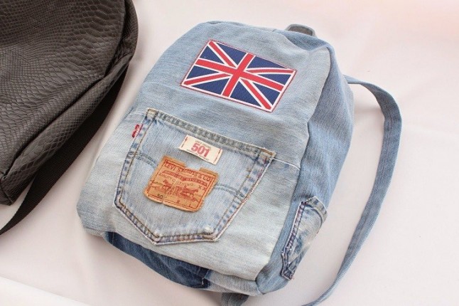 Más de 4.000 alumnos del British Council de Primaria utilizarán mochilas hechas con tejidos reciclados